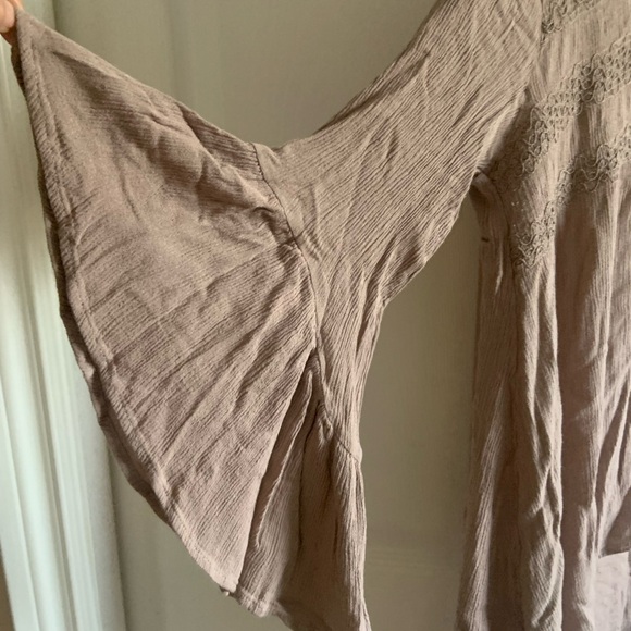 She + Sky Brown Relaxed Ruffled Tunic - Picture 2 of 8